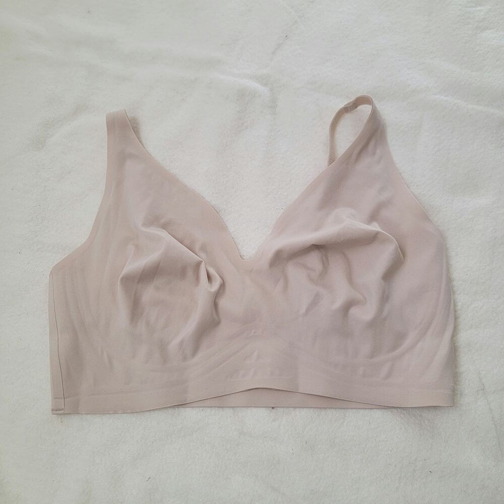 Rhonda Shear Bra‎ XL Lightweight Seamless No Gel Insert Suntan Adjustable Strap